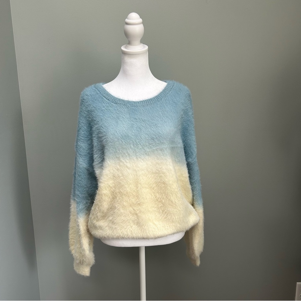 Storia woman’s size m long sleeve ombré sweater